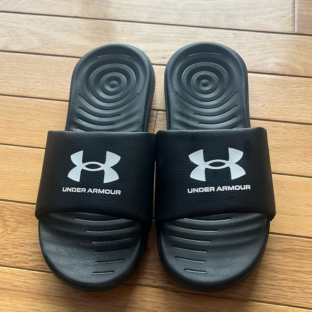 Boys size 4 Under Armour slides